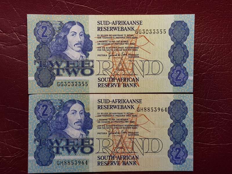 2 x RSA R2 Notes - Gerhard De Kock - [To my opinion UNC] - [Bid per note to take both]