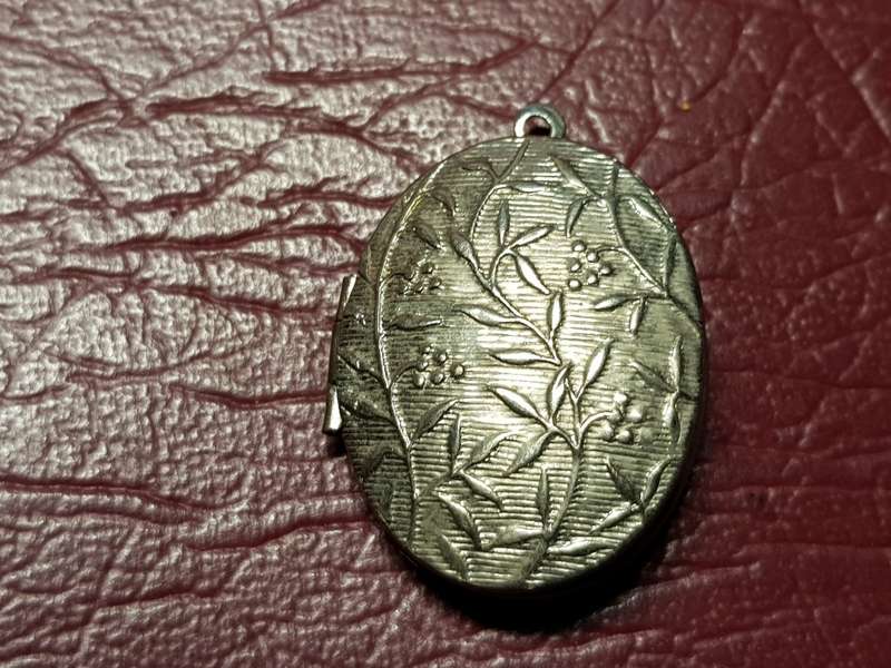 Lovely Locket Pendant - [Not Silver] - [30 mm x 23 mm]