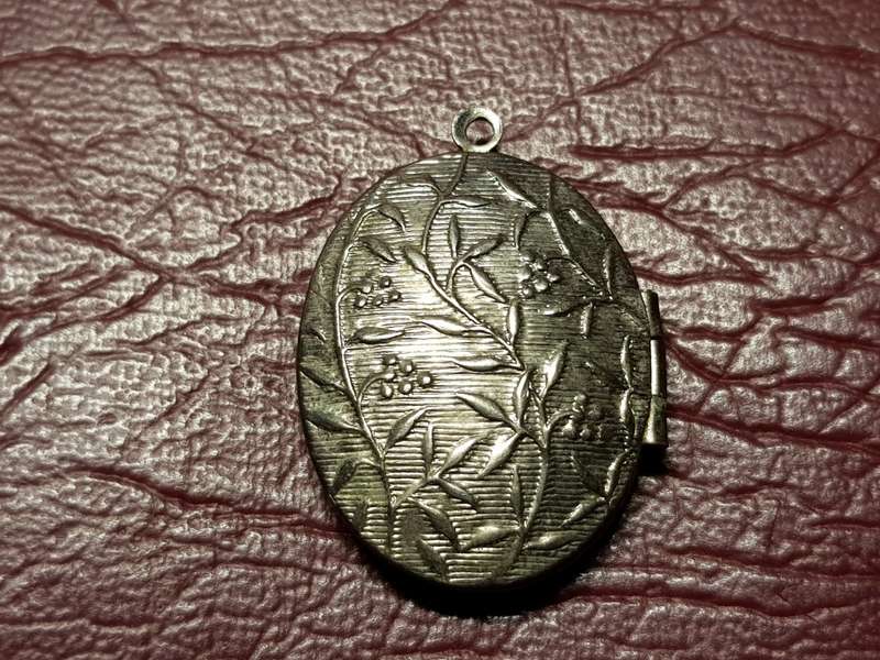 Lovely Locket Pendant - [Not Silver] - [30 mm x 23 mm]