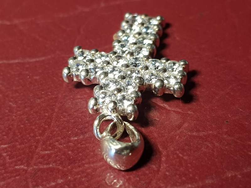 Lovely Genuine Solid Sterling Silver Cross Pendant In Very Good Condition - [5 g]