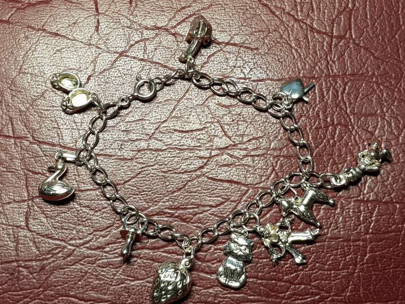 Lovely Genuine Solid Sterling Silver 11 Charm Bracelet - [16 g]