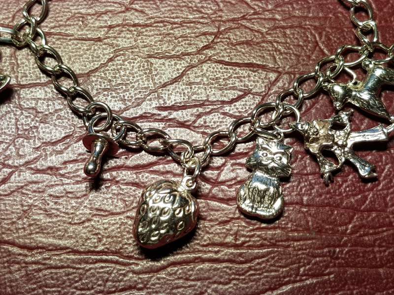 Lovely Genuine Solid Sterling Silver 11 Charm Bracelet - [16 g]