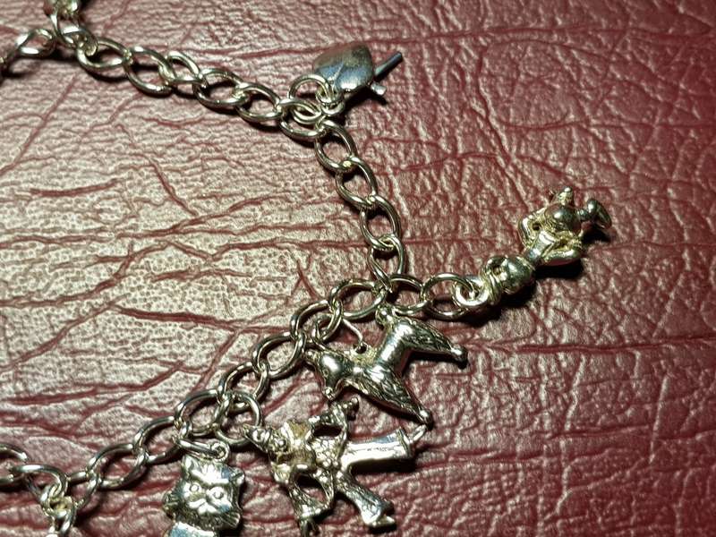 Lovely Genuine Solid Sterling Silver 11 Charm Bracelet - [16 g]