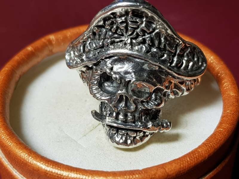 Lovely Large Heavy Solid Sterling Silver Ring In Excellent Condition - [19,5 g]