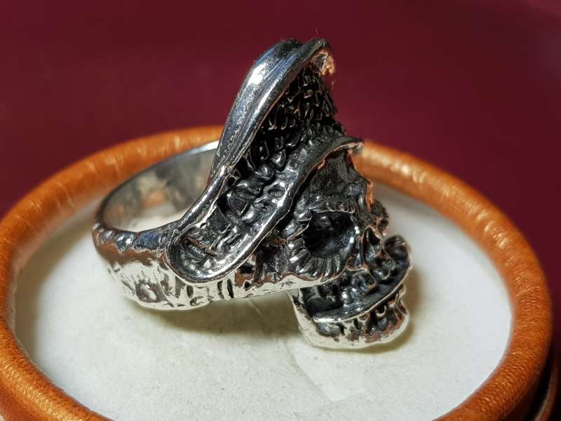 Lovely Large Heavy Solid Sterling Silver Ring In Excellent Condition - [19,5 g]