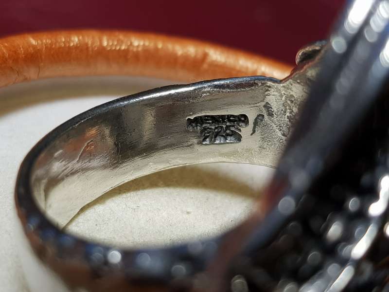 Lovely Large Heavy Solid Sterling Silver Ring In Excellent Condition - [19,5 g]