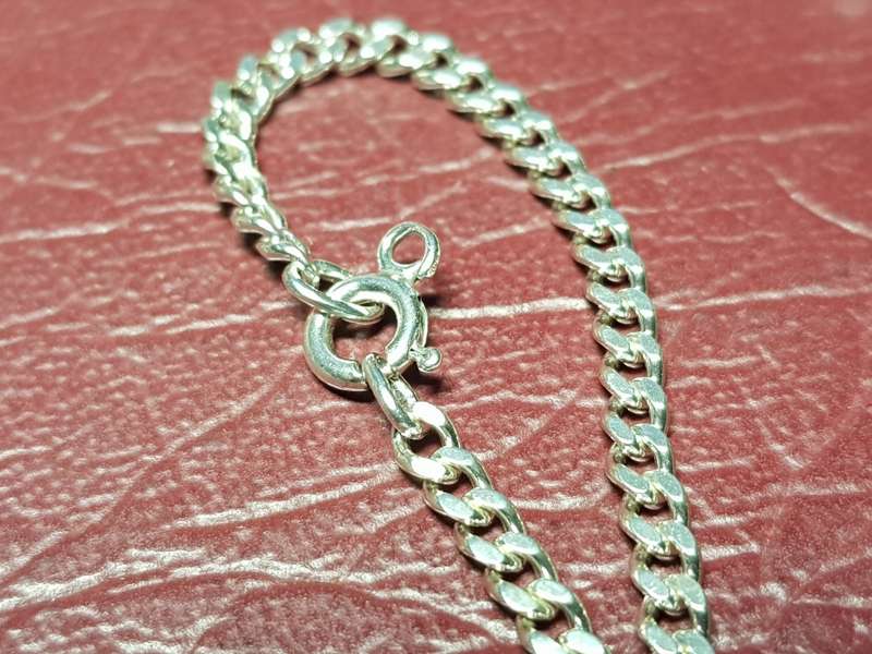 Lovely Genuine Solid Sterling Silver Necklace in Very Good Condition - [11 g]