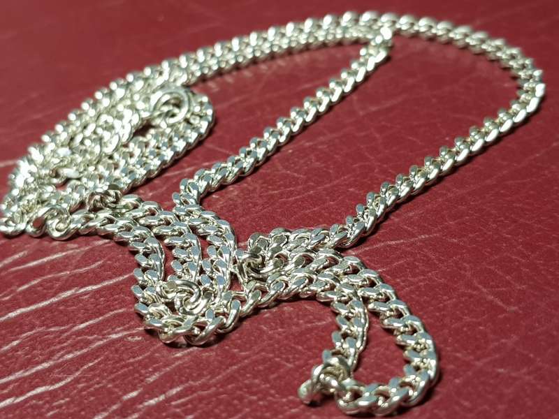 Lovely Genuine Solid Sterling Silver Necklace in Very Good Condition - [11 g]