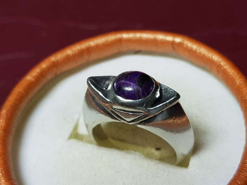 Lovely Genuine Solid Sterling Silver Ring With Gemstone In Very Good Condition - [11 g]