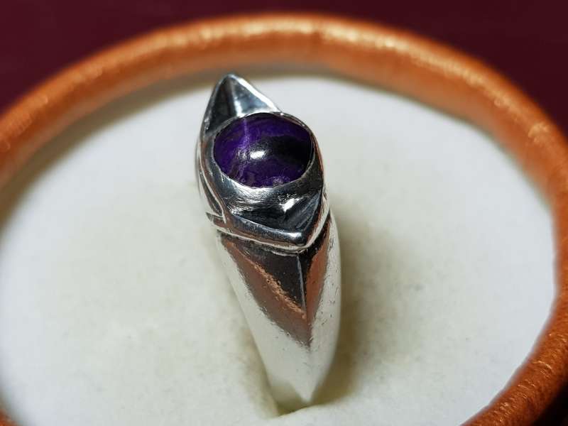 Lovely Genuine Solid Sterling Silver Ring With Gemstone In Very Good Condition - [11 g]