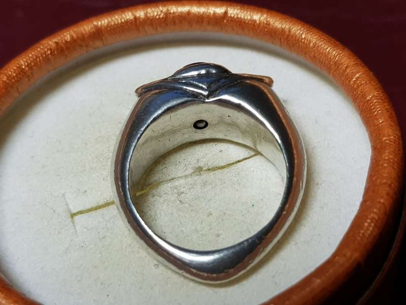 Lovely Genuine Solid Sterling Silver Ring With Gemstone In Very Good Condition - [11 g]