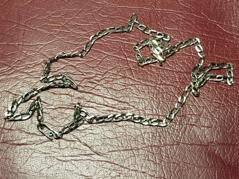 Lovely Genuine Solid Sterling Silver Necklace in Good Condition - [11 g]