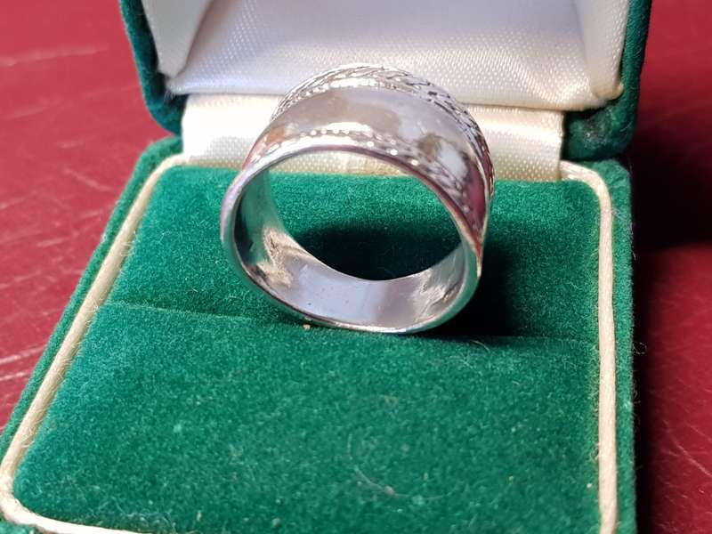 Lovely Genuine Solid Sterling Silver Ring In Very Good Condition - [6,9 g]