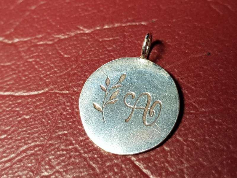 Lovely Genuine Solid Sterling Silver Pendant In  Very Good Condition - [1,8 g and 17 mm]