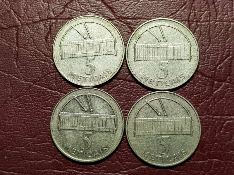 4 x 2006 Mocambique  5 Meticais - [Bid per coin to take all]
