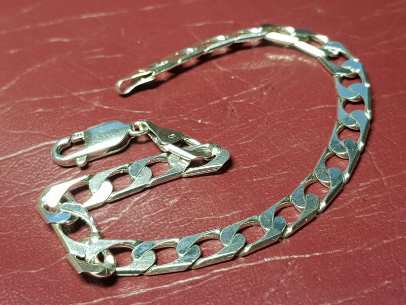 Lovely Genuine Solid Sterling Silver Bracelet In Very Good Condition - [11 g]