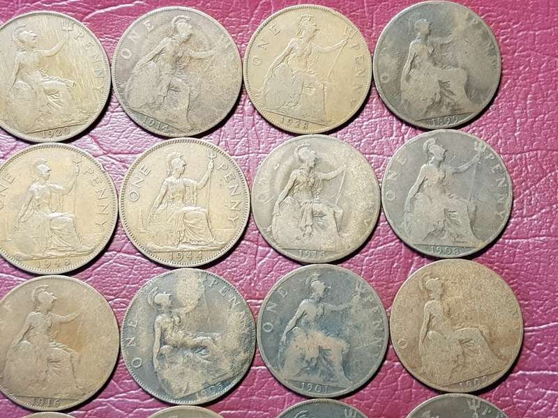 A Lot Of 24 British Pennies - [Bid per coin to take all]