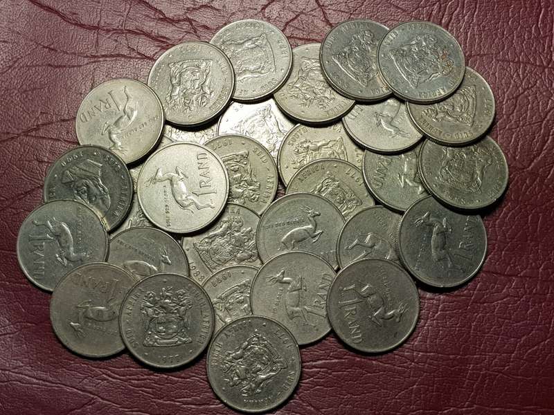 A Lot Of 31 RSA Nickel R1 Coins - [Bid per coin to take all]