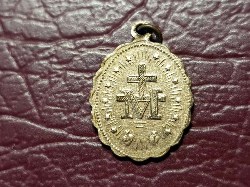 St Mary Pendant/Charm - [Diameter 17 mm]