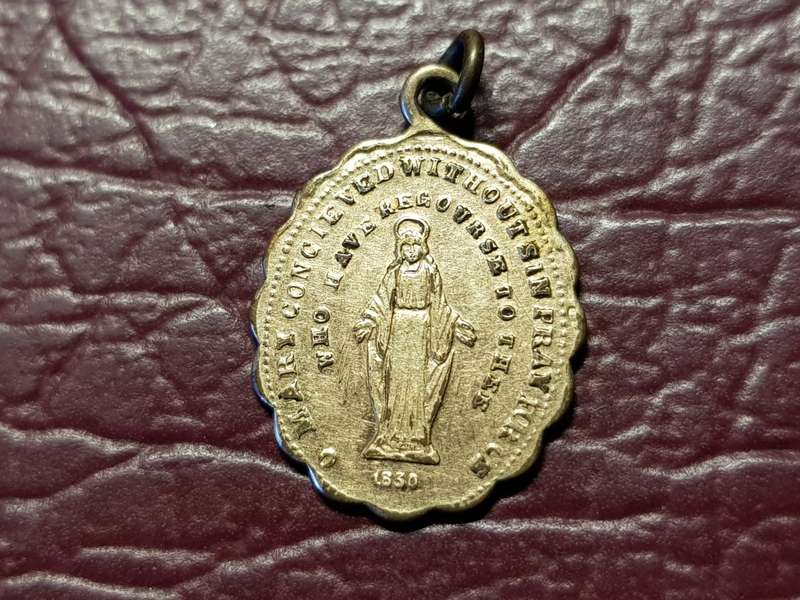 St Mary Pendant/Charm - [Diameter 17 mm]