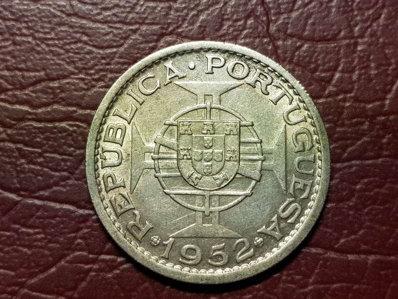1952 Mocambique Silver 20 Escudos