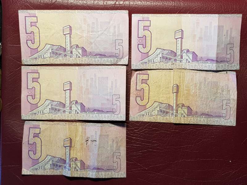 5 x SARB R5 Notes - Gerhard De Kock - [Bid per note to take all]