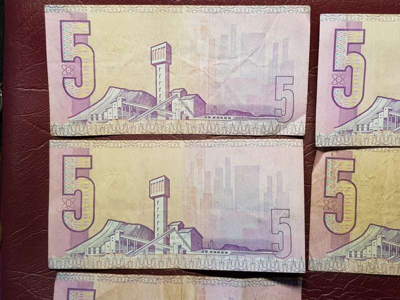 5 x SARB R5 Notes - Gerhard De Kock - [Bid per note to take all]