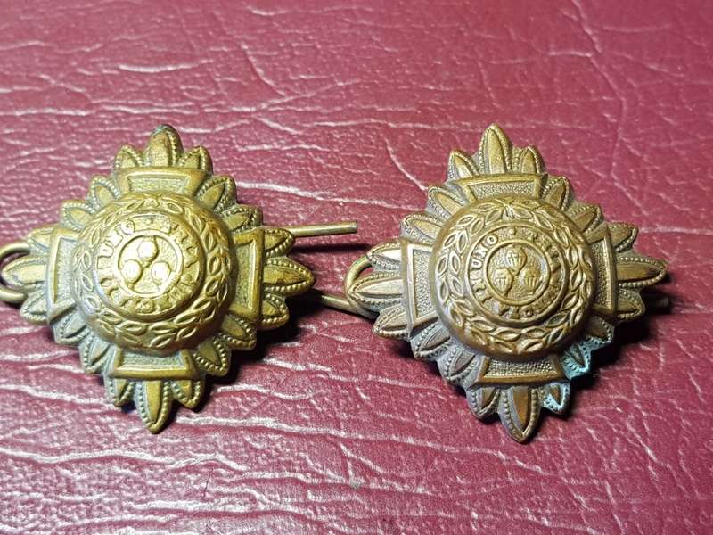 2 x WW1 /WW2 British Officer`s Epaulets /Badges