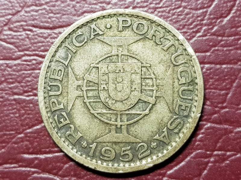1952 Mocambique Silver 20 Escudos