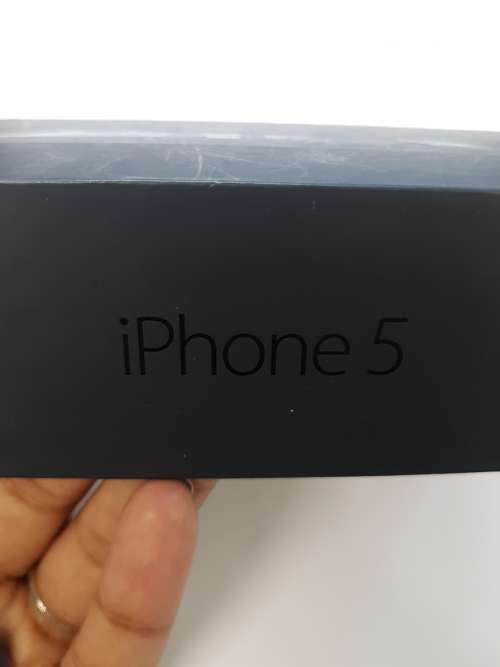Apple iphone 5 64gig with phone cover