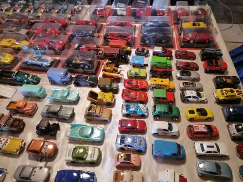 200x Diecast model cars(bid per model to take all)
