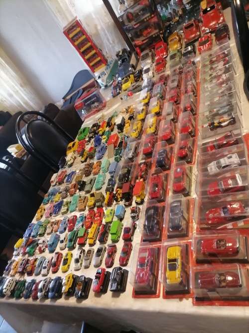 200x Diecast model cars(bid per model to take all)