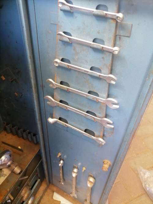 GEDORE WALL MOUNTED TOOLBOX WITH TOOLS