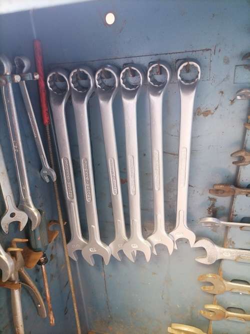 GEDORE WALL MOUNTED TOOLBOX WITH TOOLS