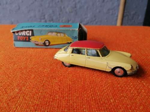 CORGI TOYS CITROËN DS19 WITH BOX IN GOOD OVERALL CONDITION