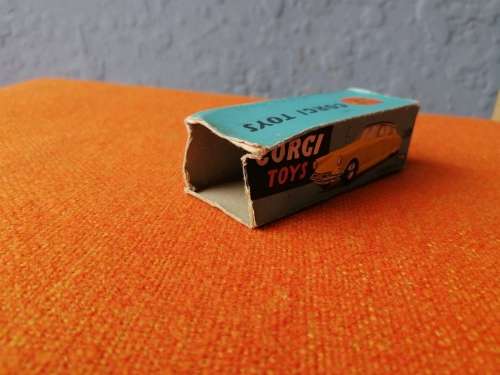 CORGI TOYS CITROËN DS19 WITH BOX IN GOOD OVERALL CONDITION