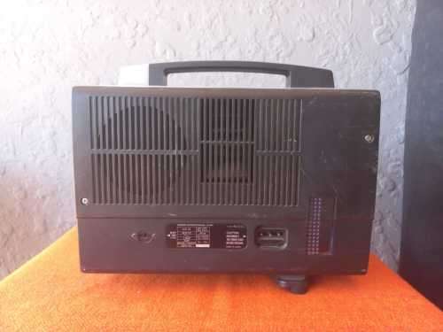 VINTAGE PROJECTORS IN GOOD COMPLETE CONDITION (bid per projector to take all