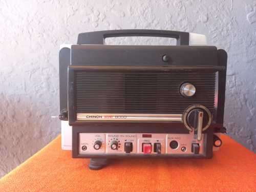 VINTAGE PROJECTORS IN GOOD COMPLETE CONDITION (bid per projector to take all