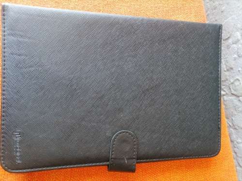 MOBICEL 10.1INCH TABLET KEYBOARD IN GOOD CONDITION