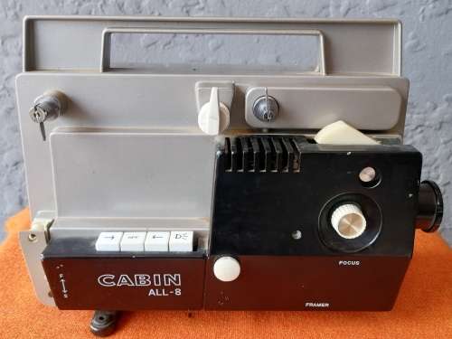 VINTAGE PROJECTORS IN GOOD COMPLETE CONDITION (bid per projector to take all