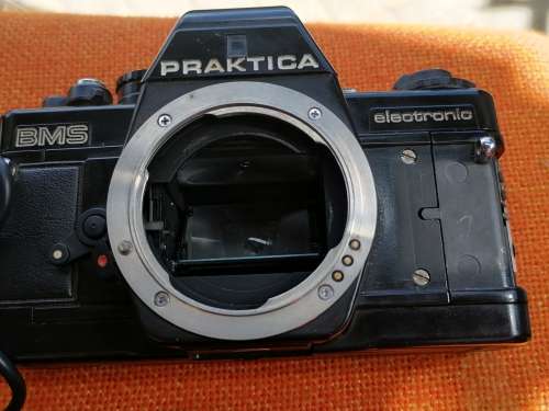 CAMERAS, LENSES AND VIDEO EQUIPMENT (NOT TESTED)