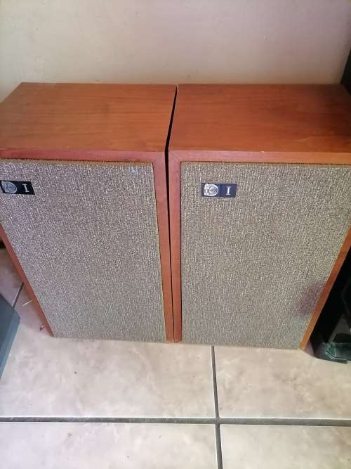 GOOD QUALITY SPEAKERS IN GOOD WORKING CONDITION