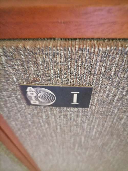 GOOD QUALITY SPEAKERS IN GOOD WORKING CONDITION
