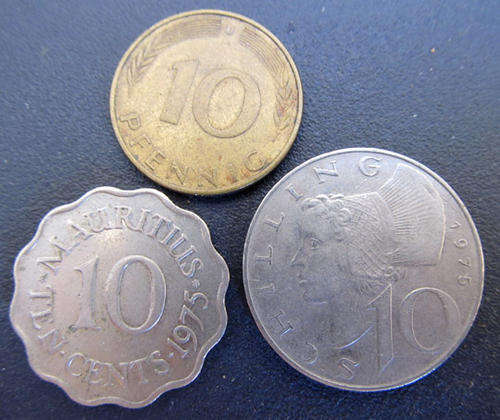 3coins: 10Shilling 1975(Austria?), 10Pfennig 1972(Deutschland), 10cents 1975(Mauritius)