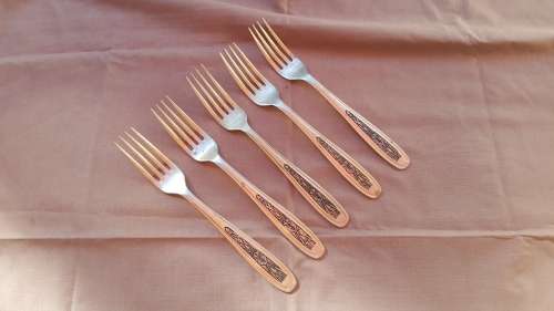 A SET OF 5 ABSOLUTELY EXQUISITE ALPACA GALLO (NEW SILVER) BEAUTIFULLY DETAILED HANDLED FORKS!!!!!
