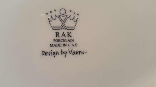 SPECTACULAR WHITE RAK PORCELAIN, MADE IN UAE SERVING PLATE!!! OVAL DESIGN BY VAVRO!!!!!