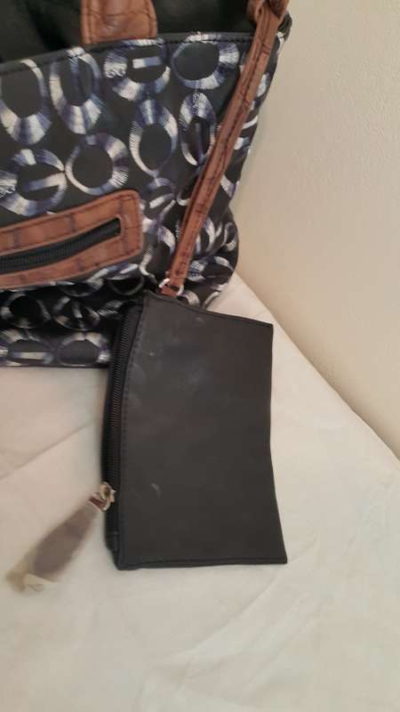 WOW!! A STUNNING GO BLUE AND BLACK GORGEOUS LADIES HANDBAG! MATCHES WITH ANYTHING! SMART OR CASUAL!!
