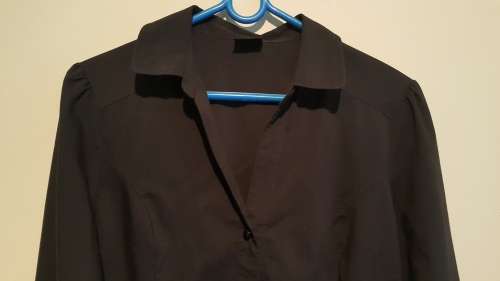 AN EXQUISITE BLACK LADIES BUTTON UP DRESS SHIRT!!! FROM EDGARS!!