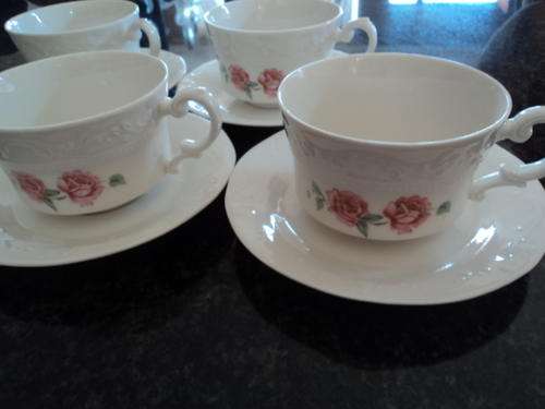 4 BEAUTIFUL CANTATA LA ROCHELLE FINE CHINA RSA CUPS AND SAUCERS!!!!!!!!!
