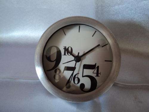 STUNNING SILVER IN COLOUR DESK CLOCK!!!!